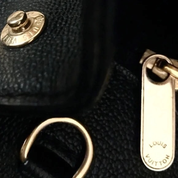 Louis Vuitton Florin Monogram Tote - Picture 14 of 15